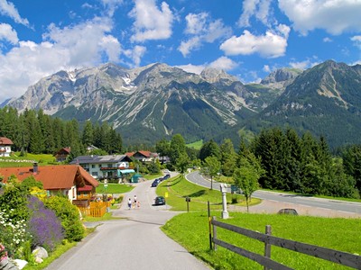 Dachstein a Schladmingské Taury s letní kartou...